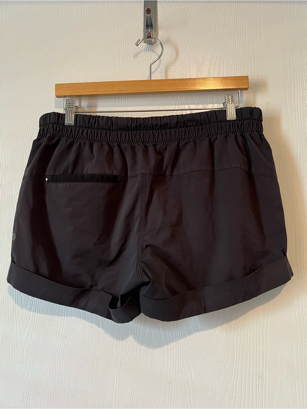Lululemon Spring Break Away Short 4-Way Stretch Black Cuffed Athletic Sz 10 - Picture 2 of 4